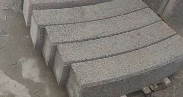 邵阳芝麻白弧形路牙石