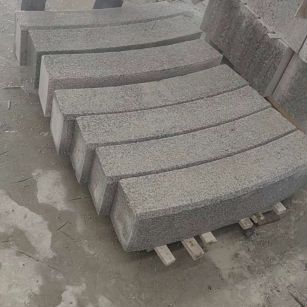 邵阳芝麻白弧形路牙石