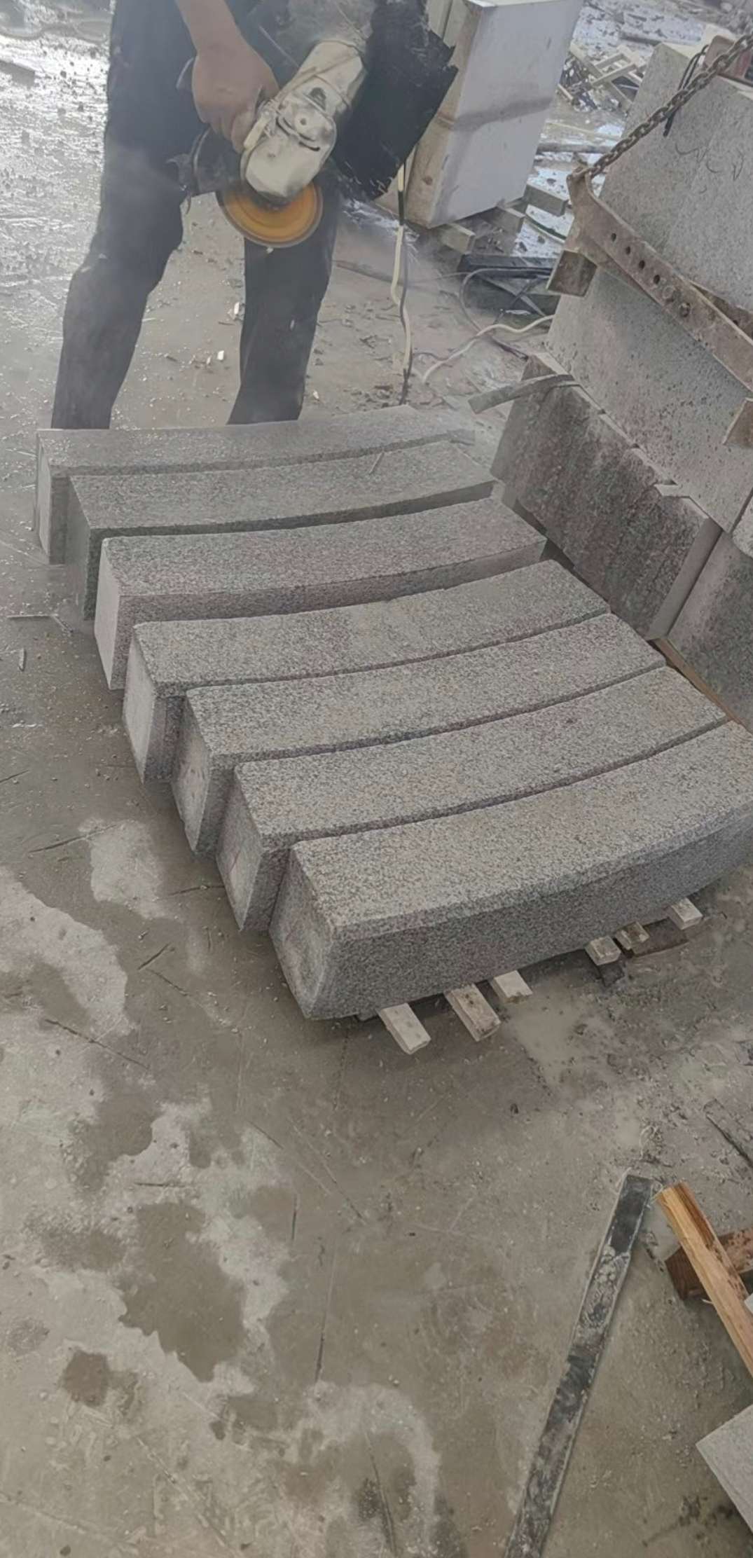 邵阳芝麻白弧形路牙石
